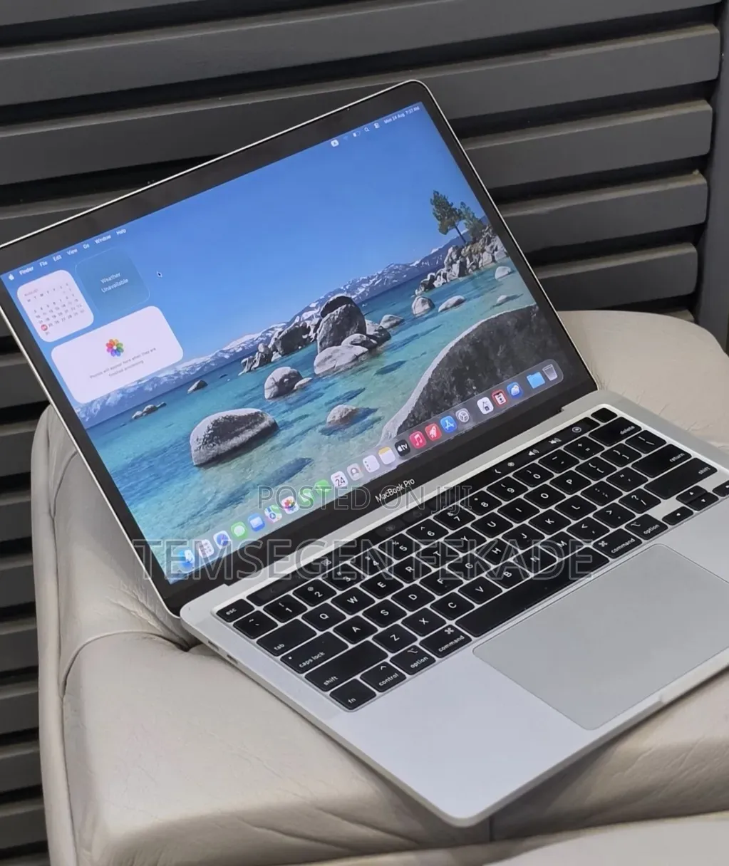 New Laptop Apple MacBook Pro 2020 32GB Intel Core i7 SSD 512GB