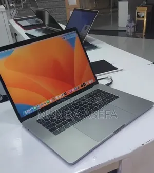 New Laptop Apple MacBook Pro 2017 16GB Intel Core i7 SSD 512GB