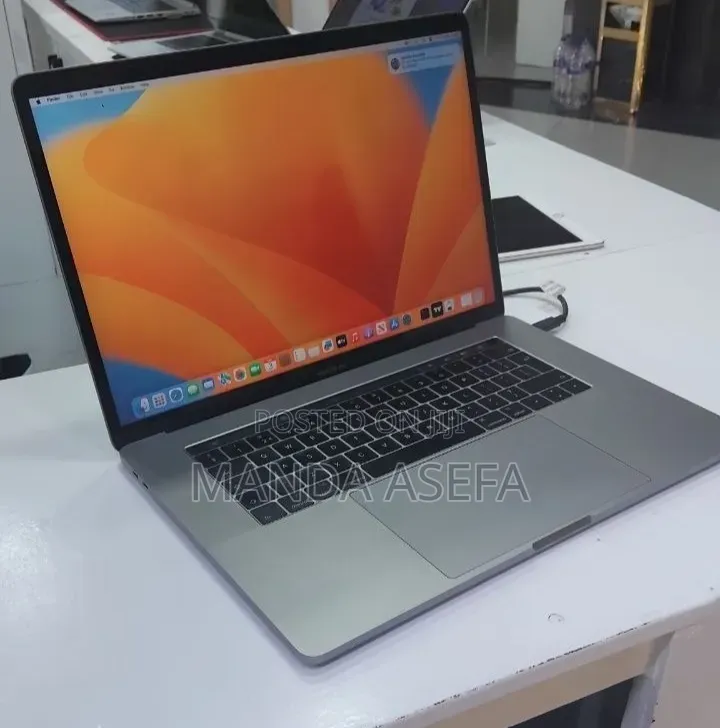 New Laptop Apple MacBook Pro 2017 16GB Intel Core i7 SSD 512GB