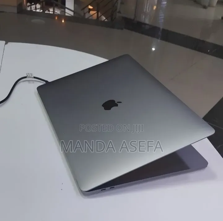 New Laptop Apple MacBook Pro 2017 16GB Intel Core i7 SSD 512GB
