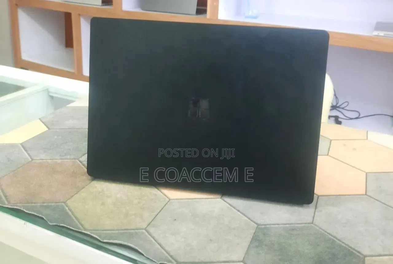 New Laptop Microsoft Surface 16GB Intel Core i7 SSD 512GB