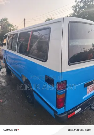 Toyota Grand HiAce 1999 Blue
