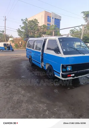 Toyota Grand HiAce 1999 Blue
