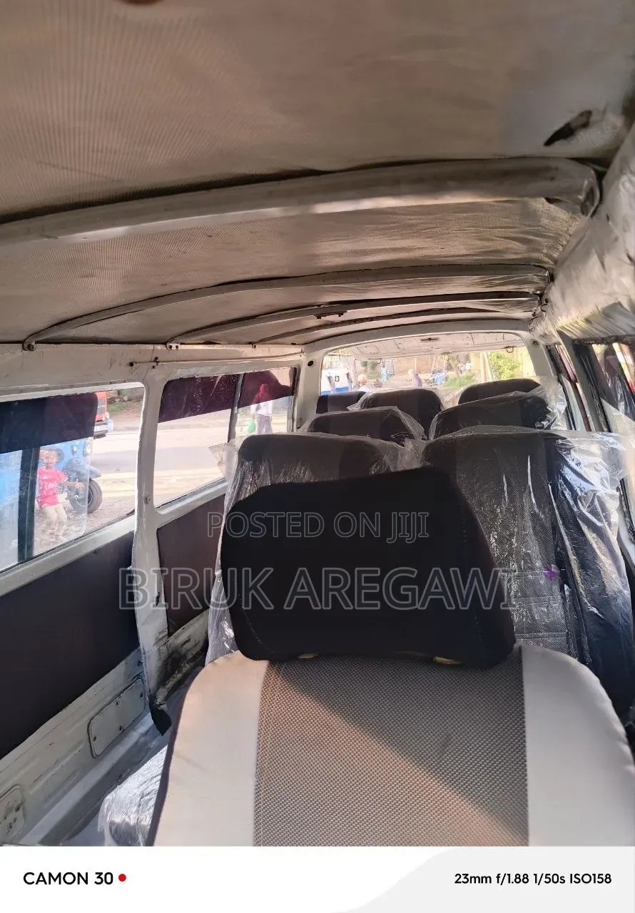 Toyota Grand HiAce 1999 Blue