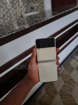 New Samsung Galaxy Z Flip 3 128 GB White