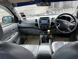 Toyota Hilux 2010 Gray