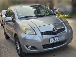 Toyota Yaris 2010 Gray