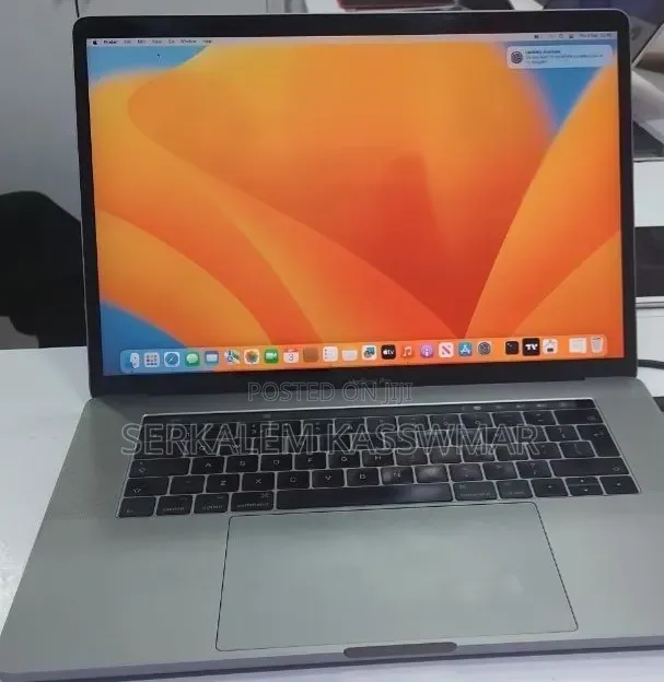 New Laptop Apple MacBook Pro 2017 16GB Intel Core i7 SSD 512GB