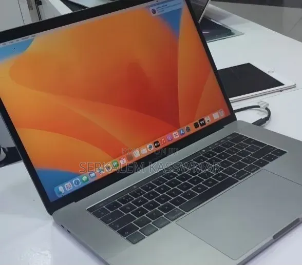 New Laptop Apple MacBook Pro 2017 16GB Intel Core i7 SSD 512GB