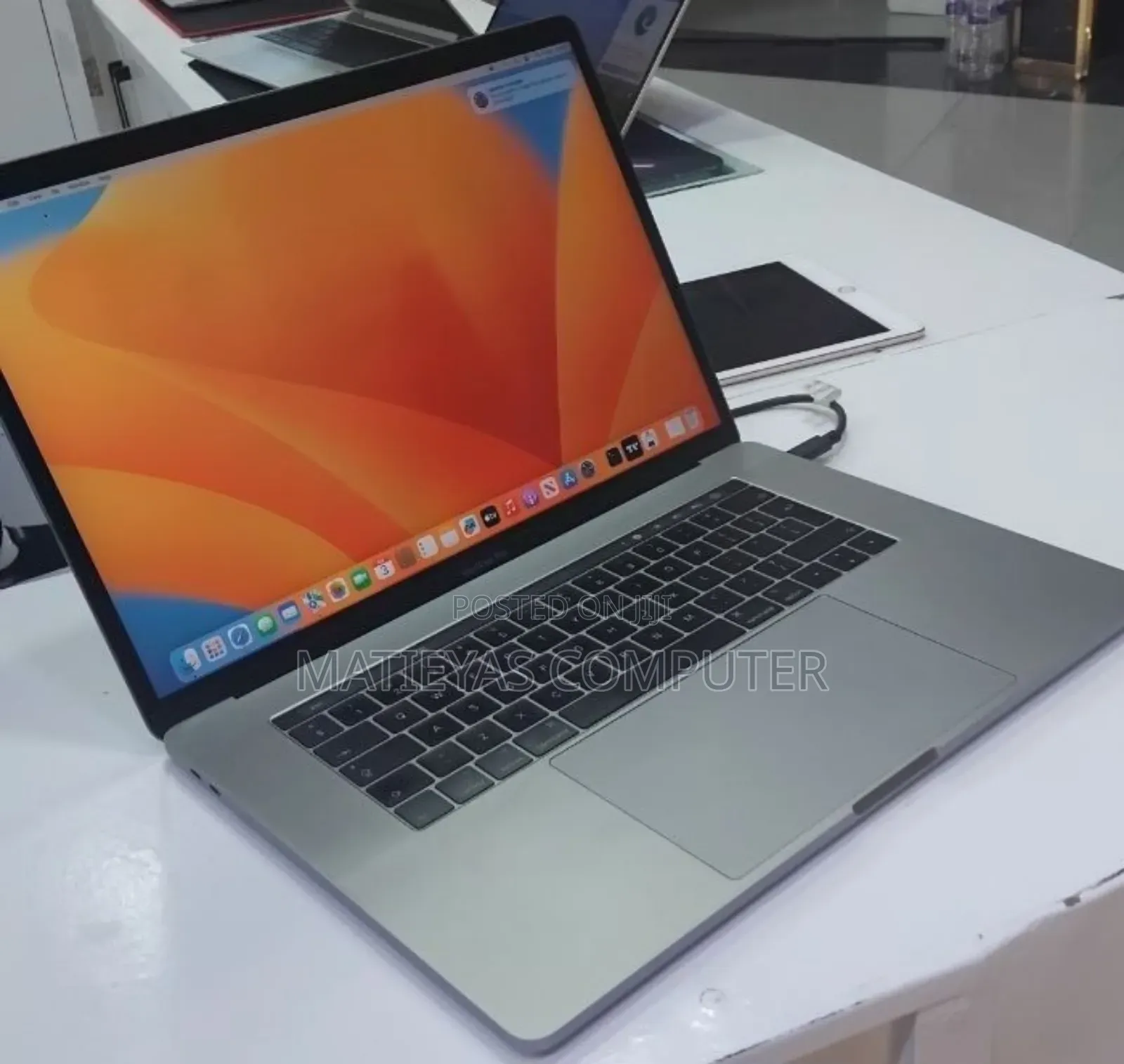New Laptop Apple MacBook Pro 2017 16GB Intel Core i7 SSD 512GB