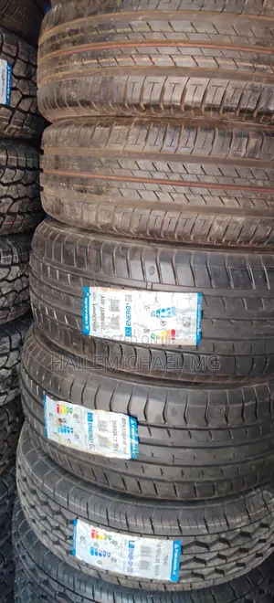 215 50 R17 Hyundai Avante and Elantra Triangle Brand Car Tyre