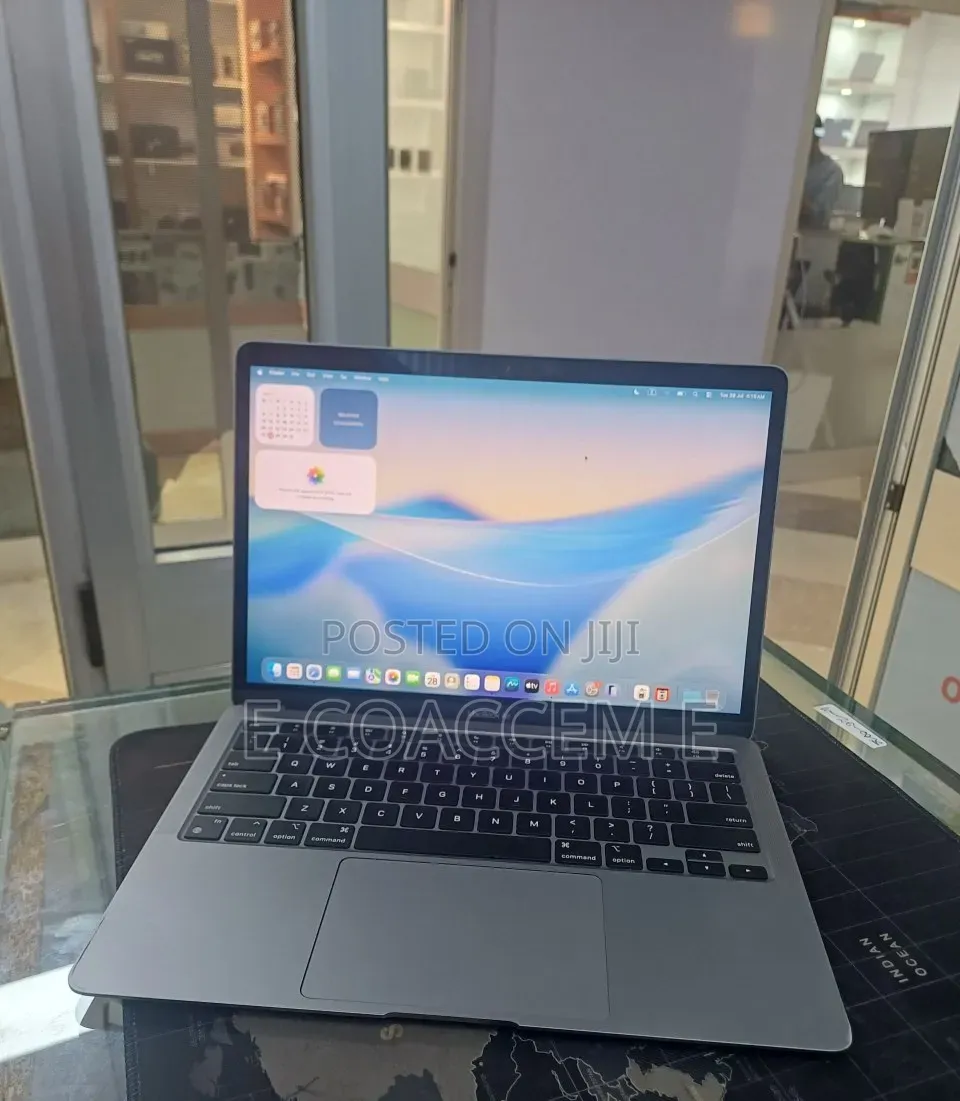 New Laptop Apple MacBook 8GB Apple M1 SSD 256GB