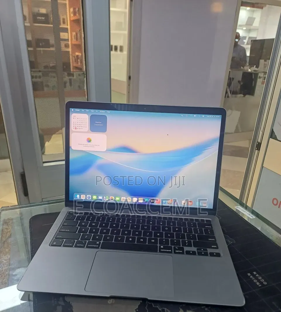 New Laptop Apple MacBook 8GB Apple M1 SSD 256GB