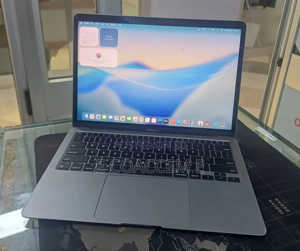 New Laptop Apple MacBook 8GB Apple M1 SSD 256GB
