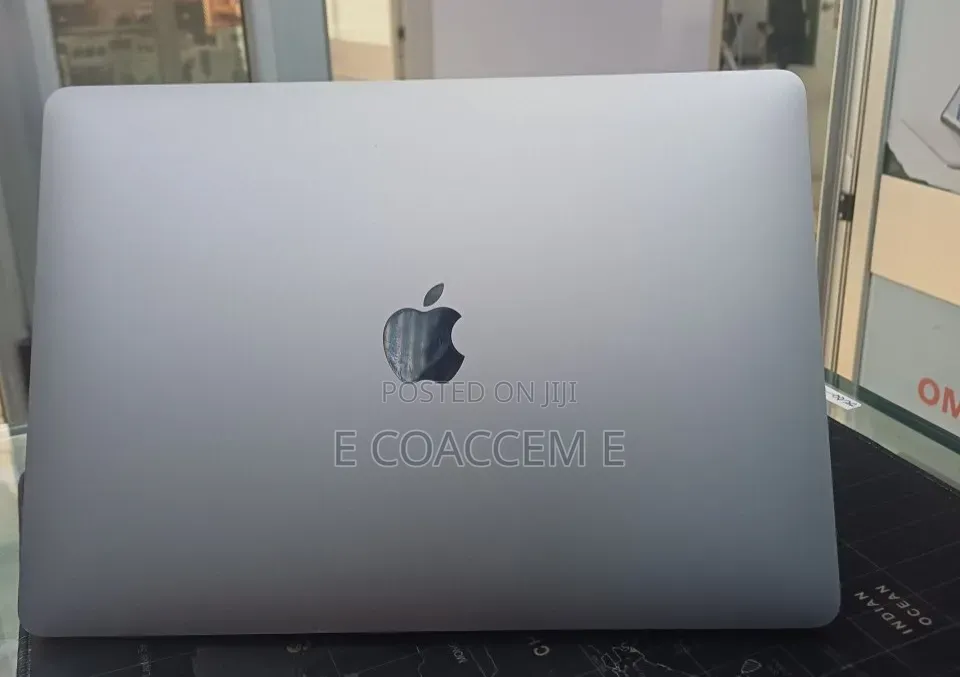 New Laptop Apple MacBook 8GB Apple M1 SSD 256GB