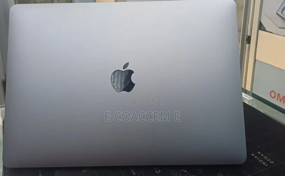 New Laptop Apple MacBook 8GB Apple M1 SSD 256GB