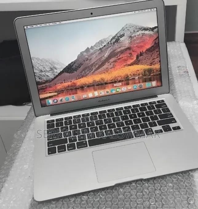 New Laptop Apple MacBook Air 2017 8GB Intel Core i5 SSD 128GB