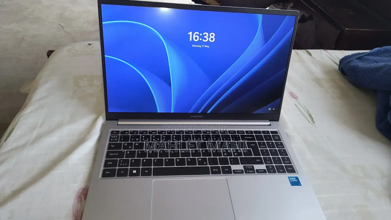 New Laptop Samsung Galaxy Book4 8GB Intel Core 3 SSD 256GB