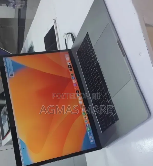 New Laptop Apple MacBook Pro 2017 16GB Intel Core i7 SSD 512GB