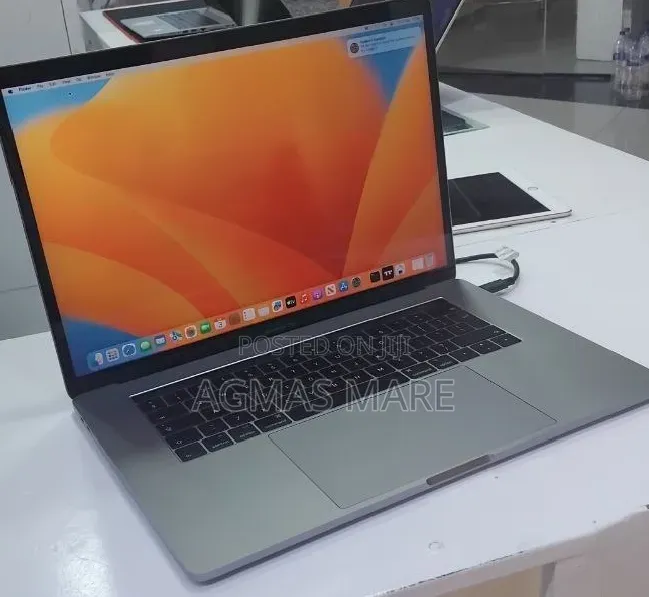 New Laptop Apple MacBook Pro 2017 16GB Intel Core i7 SSD 512GB