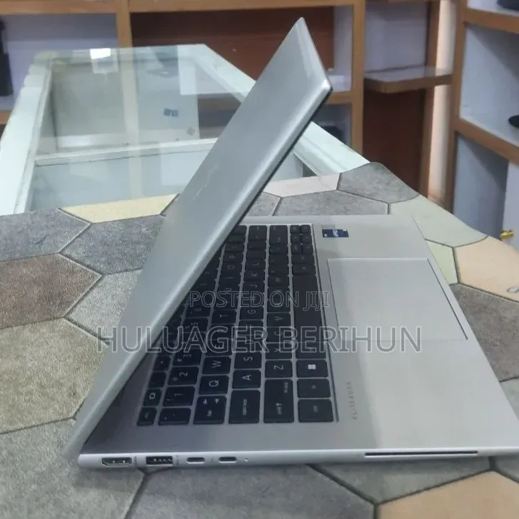 New Laptop HP EliteBook 840 10 16GB Intel Core i5 SSD 512GB