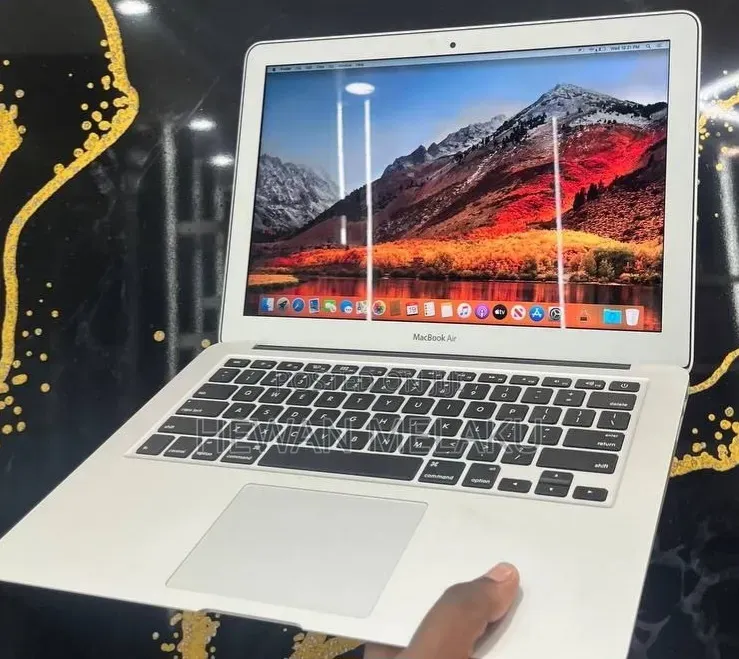 New Laptop Apple MacBook Air 2017 8GB Intel Core i5 SSD 128GB