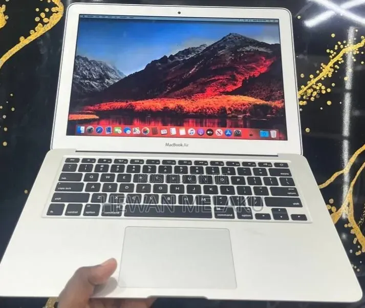 New Laptop Apple MacBook Air 2017 8GB Intel Core i5 SSD 128GB