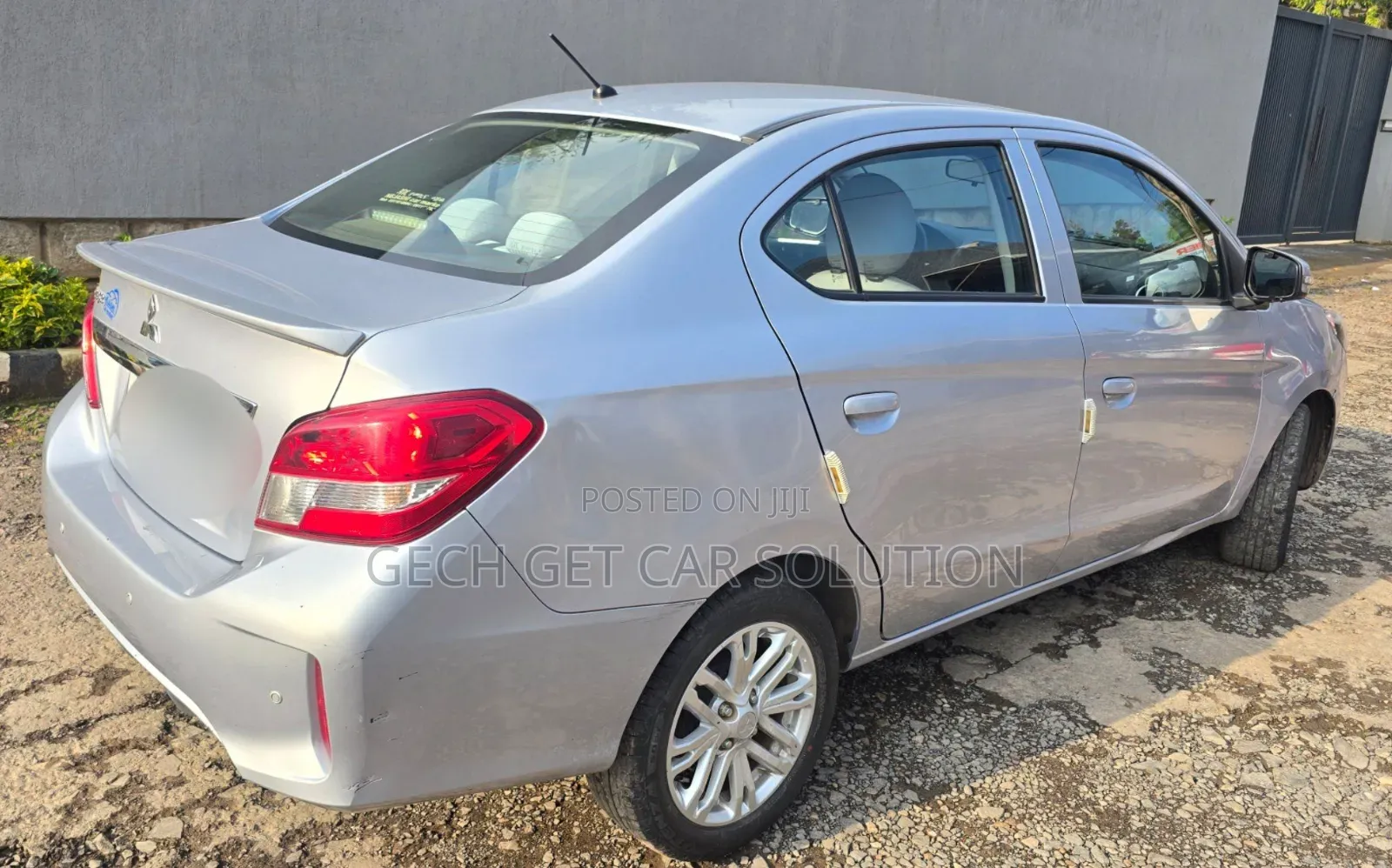 Mitsubishi Attrage 2022 Silver