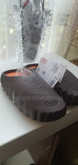 Nike Mind 001