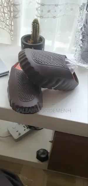 Nike Mind 001