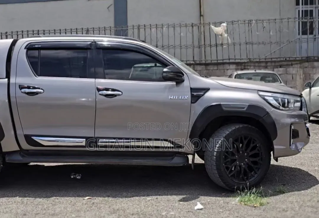 Toyota Hilux 2019 Gold