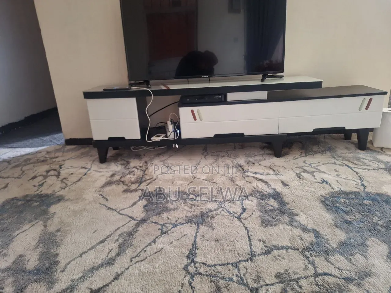 TV Stand in Excellent Condition