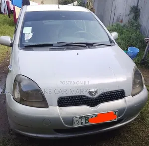 Toyota Vitz 2001 Silver