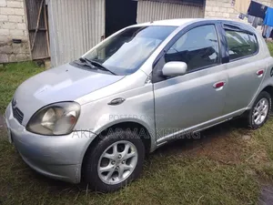 Toyota Vitz 2001 Silver