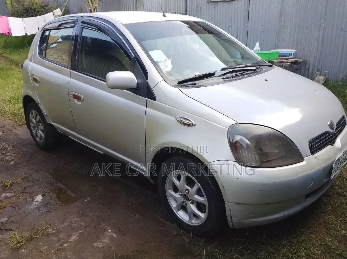 Toyota Vitz 2001 Silver