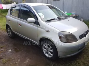 Toyota Vitz 2001 Silver