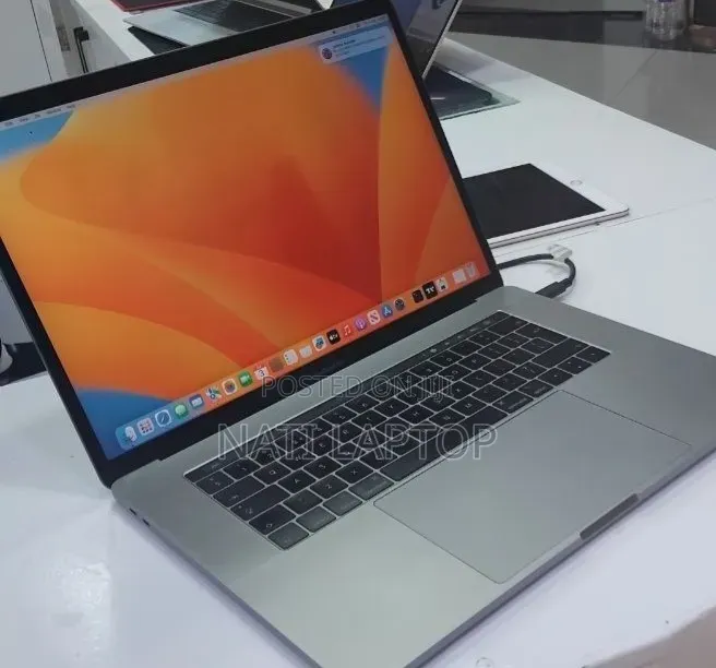 New Laptop Apple MacBook Pro 2017 16GB Intel Core i7 SSD 512GB