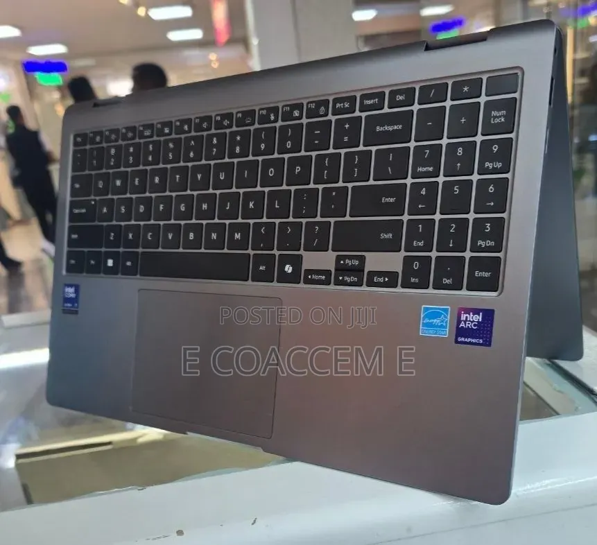 New Laptop Samsung 16GB Intel Core Ultra 7 SSD 512GB