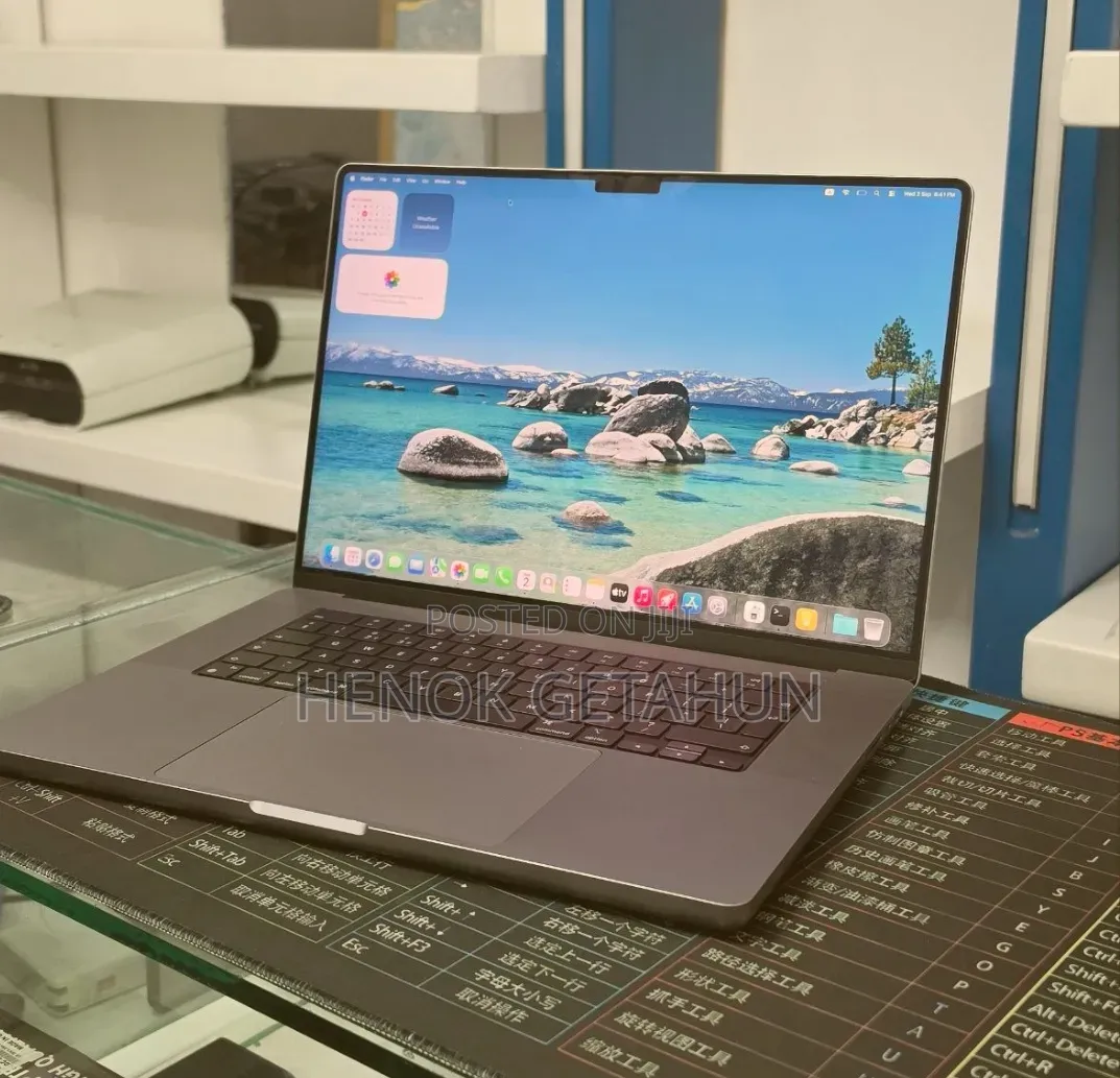 New Laptop Apple MacBook Pro 2019 16GB Apple M1 SSD 512GB