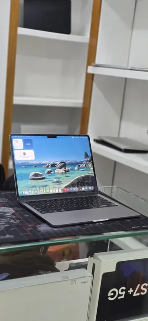 New Laptop Apple MacBook Air 2022 M2 8GB Apple M2 SSD 256GB