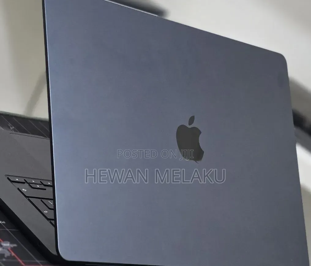 New Laptop Apple MacBook Air 2025 M4 16GB Apple M4 SSD 256GB