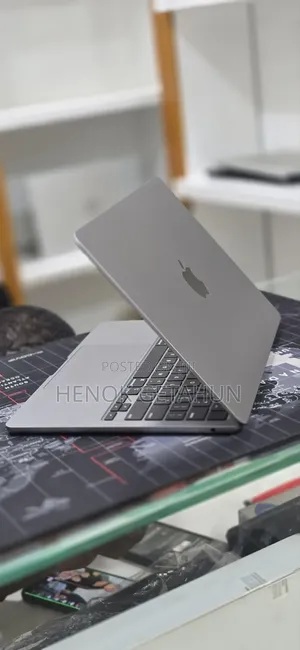 New Laptop Apple MacBook Air 2022 M2 8GB Apple M2 SSD 256GB