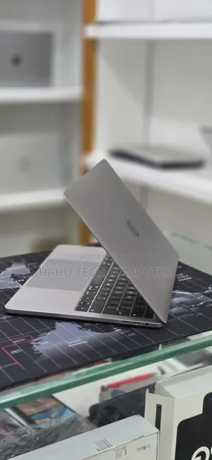 New Laptop Apple MacBook Pro 2019 16GB Intel Core i7 SSD 512GB
