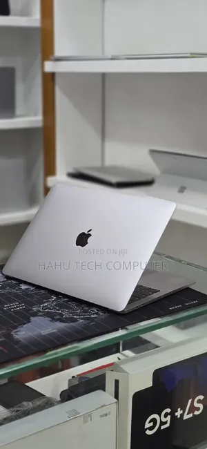 New Laptop Apple MacBook Pro 2019 16GB Intel Core i7 SSD 512GB