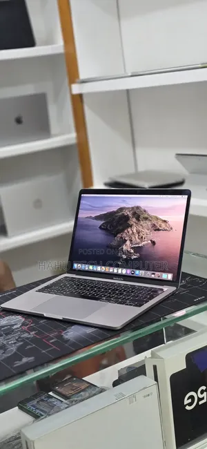 New Laptop Apple MacBook Pro 2019 16GB Intel Core i7 SSD 512GB