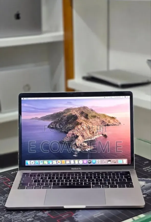 New Laptop Apple MacBook Pro 2019 16GB Intel Core i7 SSD 512GB