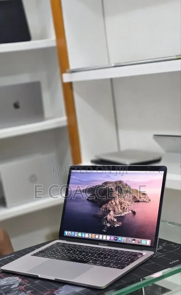 New Laptop Apple MacBook Pro 2019 16GB Intel Core i7 SSD 512GB