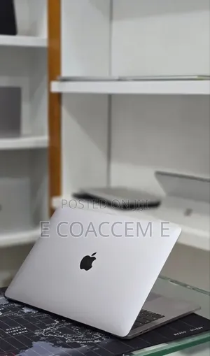 New Laptop Apple MacBook Pro 2019 16GB Intel Core i7 SSD 512GB