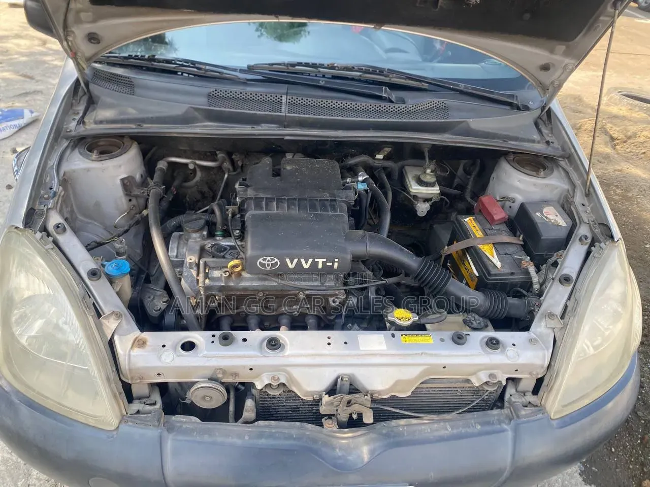 Toyota Vitz 2003 Silver