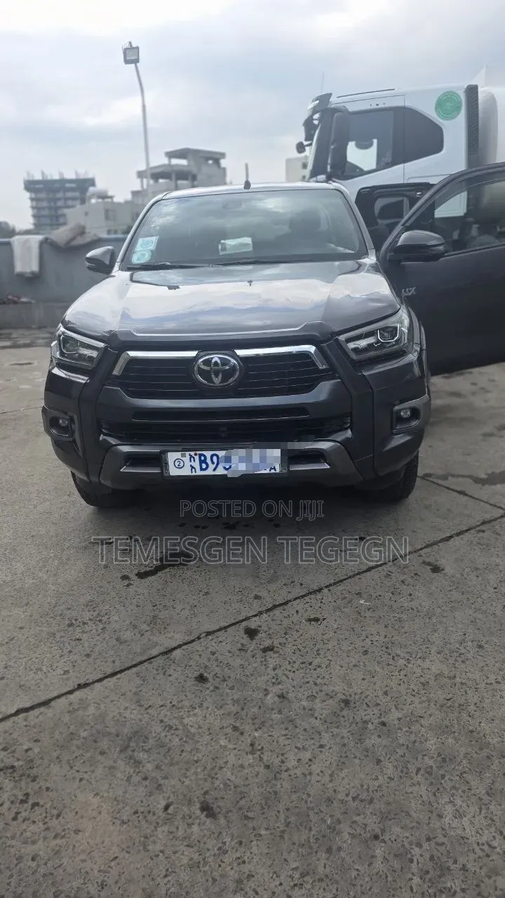 Toyota Hilux 2021 Black